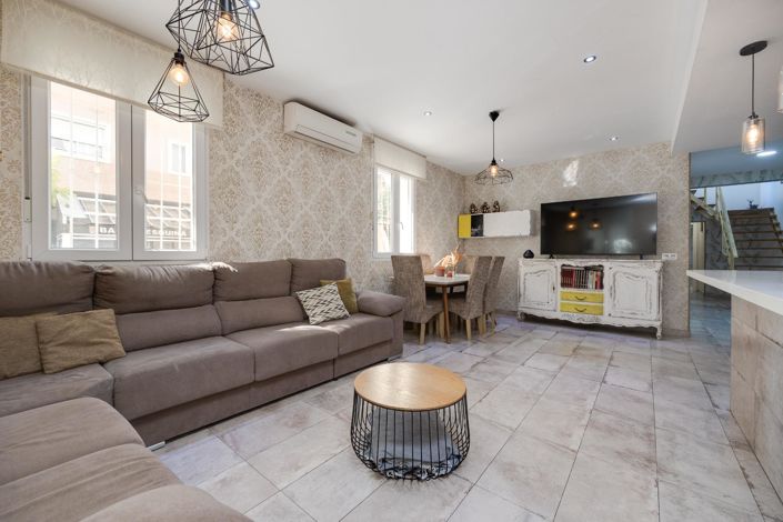 Image No.1-3 Bed Townhouse for sale