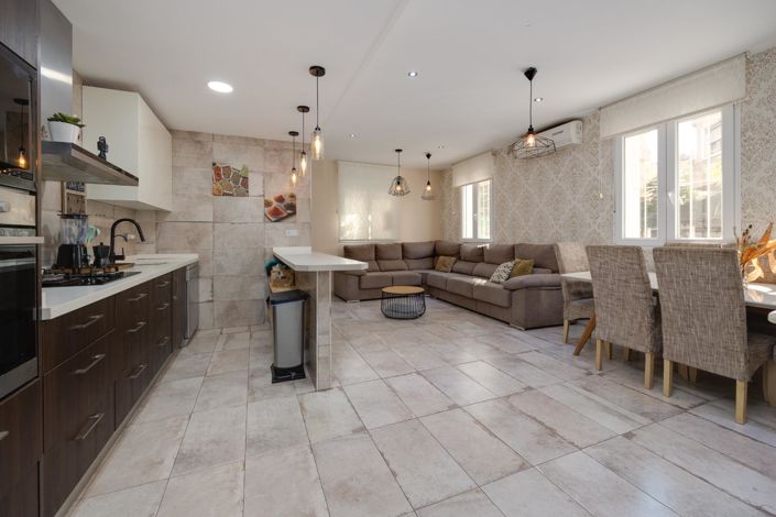 Image No.7-3 Bed Townhouse for sale