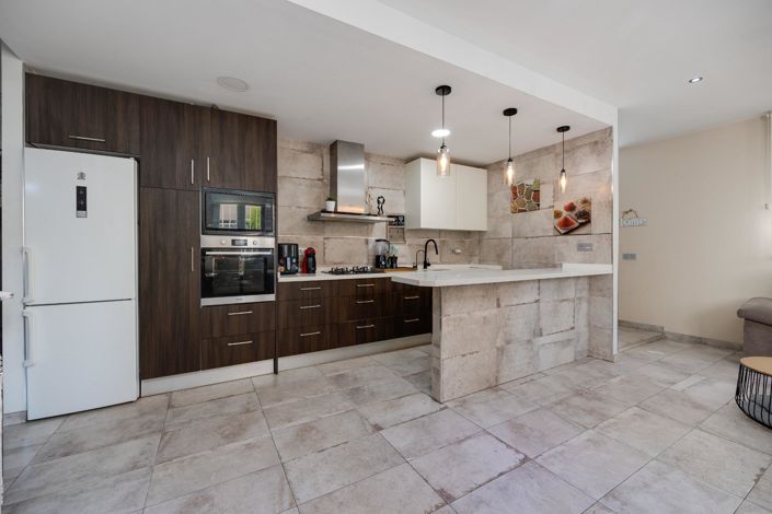 Image No.8-3 Bed Townhouse for sale