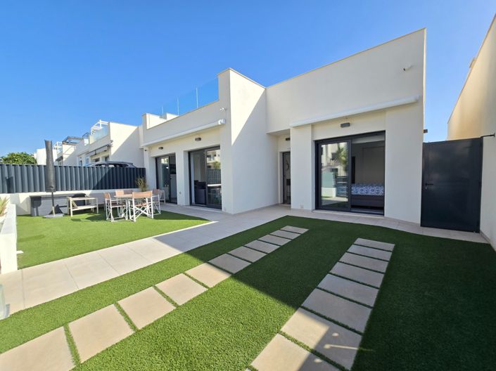 Image No.1-3 Bed Villa for sale