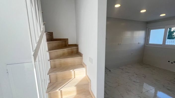 Image No.19-3 Bed Townhouse for sale