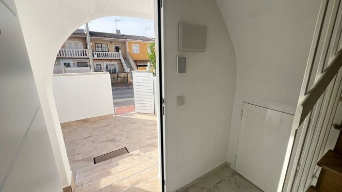 Image No.6-3 Bed Townhouse for sale