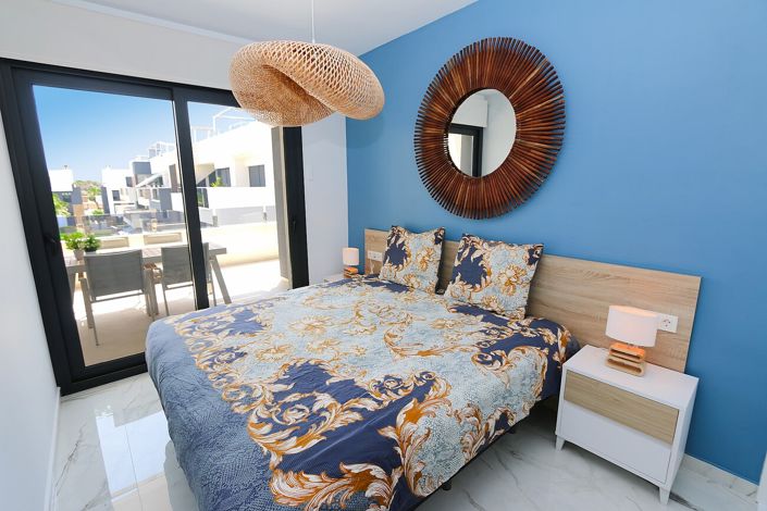 Image No.10-2 Bed Property for sale