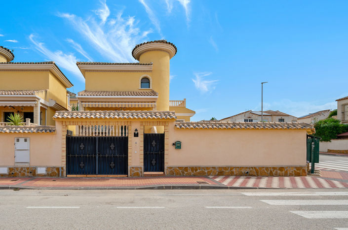 Image No.42-4 Bed Villa for sale