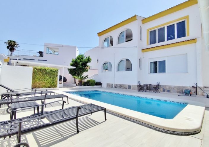 Image No.1-4 Bed Villa for sale