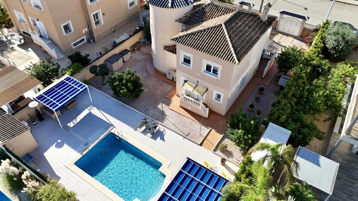 Image No.3-Villa de 4 chambres à vendre à La Zenia