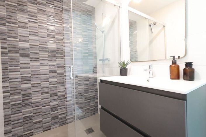 Image No.15-2 Bed Bungalow for sale