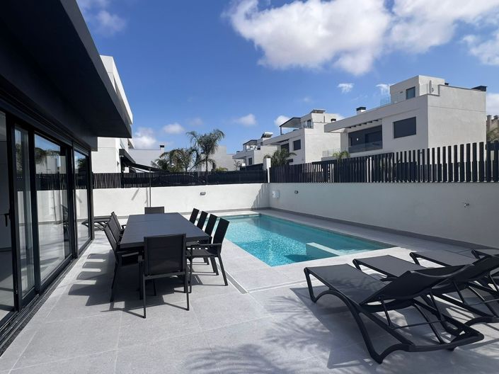 Image No.3-5 Bed Villa for sale