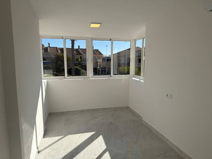 Image No.33-2 Bed Townhouse for sale