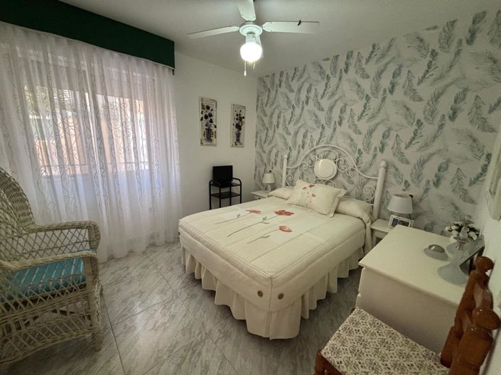 Image No.20-4 Bed House for sale