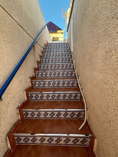 Image No.6-4 Bed House for sale