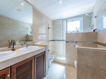 12-53013098fcab6c38b1379cd33298e050