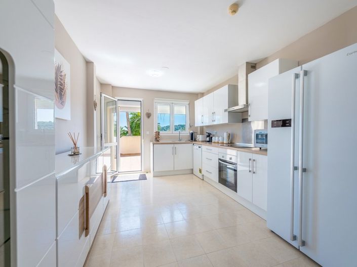Image No.20-3 Bed Apartment for sale