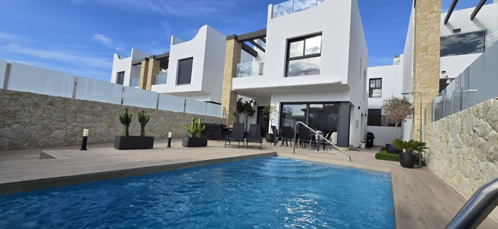 Image No.1-4 Bed House for sale