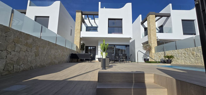 Image No.3-Maison de 4 chambres à vendre à Punta Prima