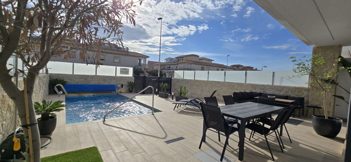 Image No.5-Maison de 4 chambres à vendre à Punta Prima