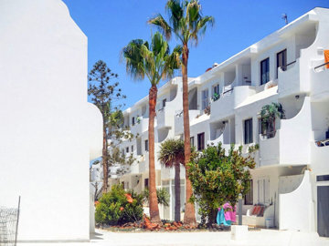 10-bb915d1cb19341576dcdc994b81ab9c5