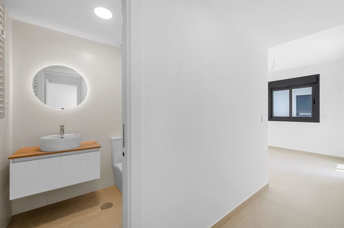 Image No.12-2 Bed Apartment for sale