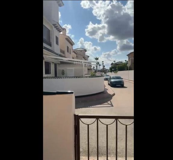 Image No.12-3 Bed Townhouse for sale