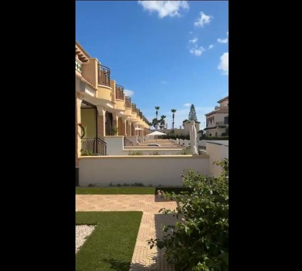 Image No.13-3 Bed Townhouse for sale