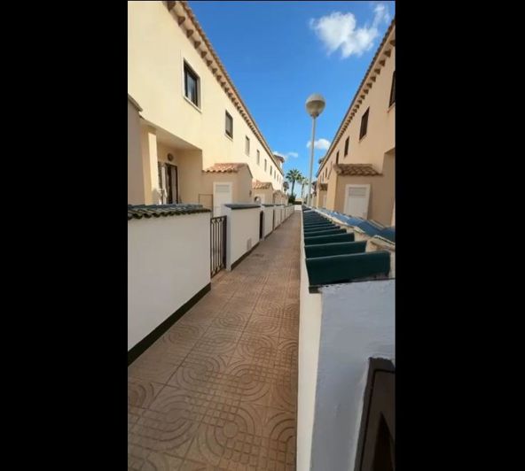 Image No.14-3 Bed Townhouse for sale