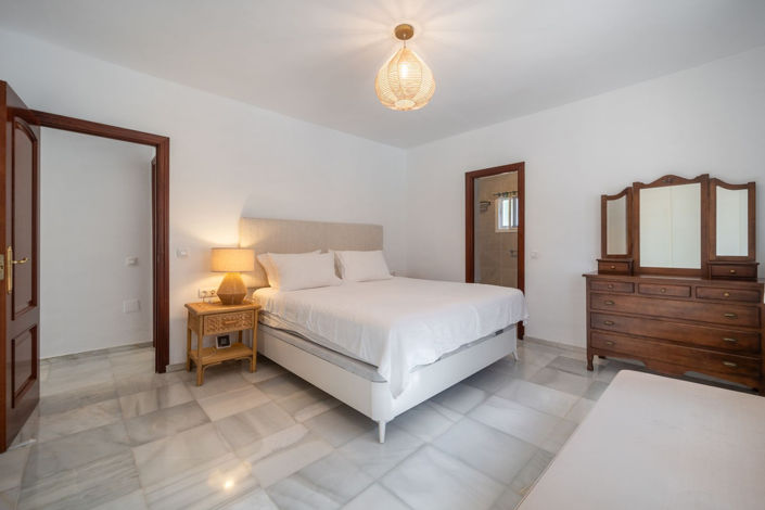 Image No.9-2 Bed Villa for sale