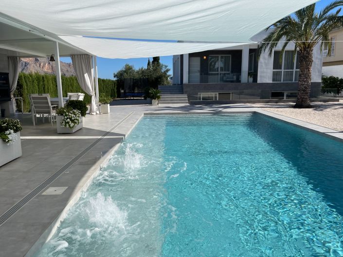 Image No.2-4 Bed Villa for sale