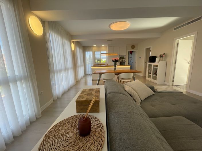 Image No.3-4 Bed Villa for sale