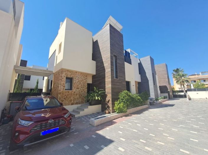 Image No.2-3 Bed Townhouse for sale