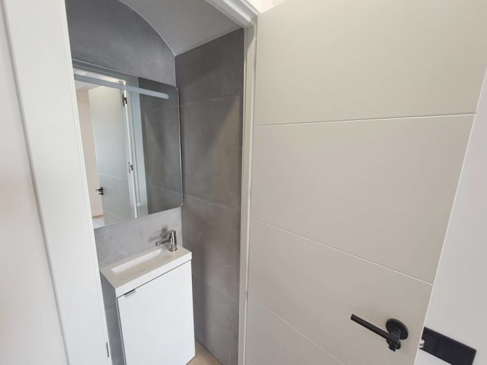 Image No.13-3 Bed Townhouse for sale