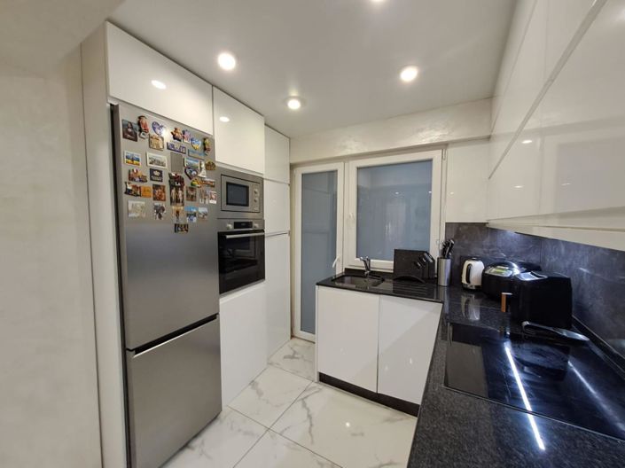 Image No.11-3 Bed Apartment for sale