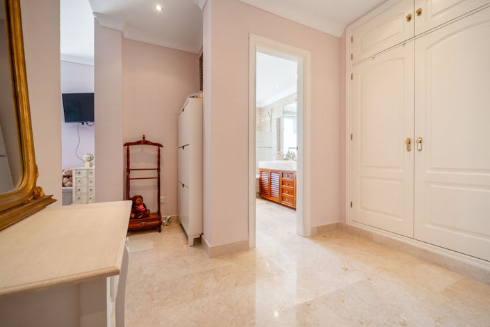 Image No.19-3 Bed Townhouse for sale