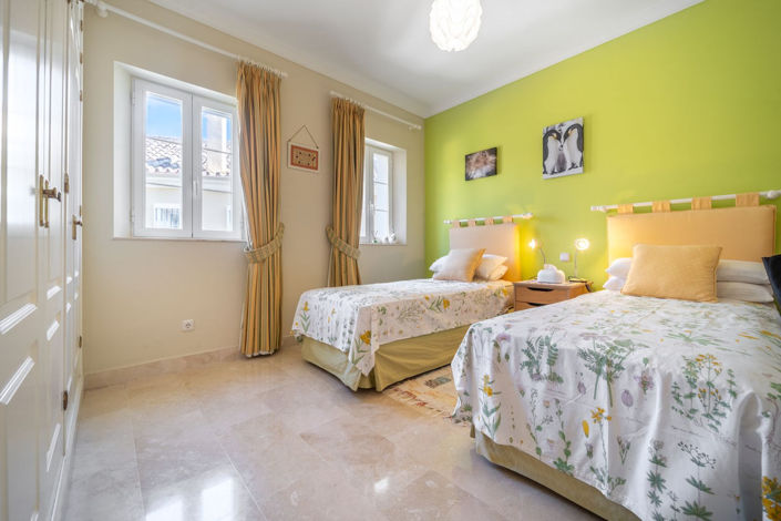 Image No.20-3 Bed Townhouse for sale