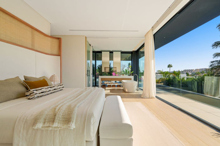 Image No.20-6 Bed Villa for sale