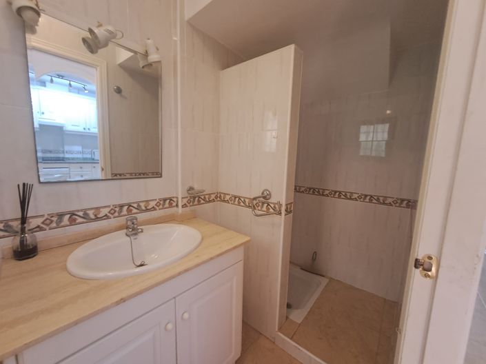 Image No.17-2 Bed Townhouse for sale