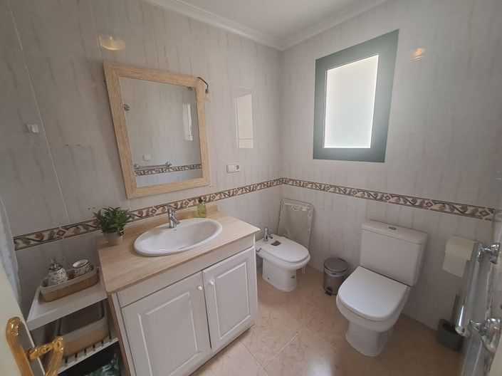 Image No.23-2 Bed Townhouse for sale