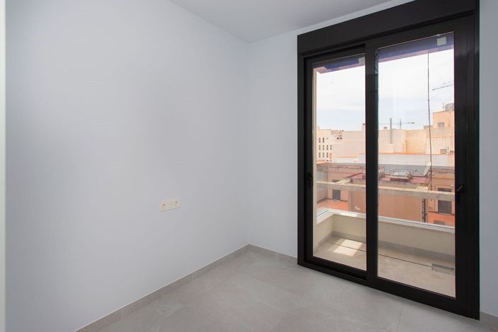 Image No.18-2 Bed House for sale