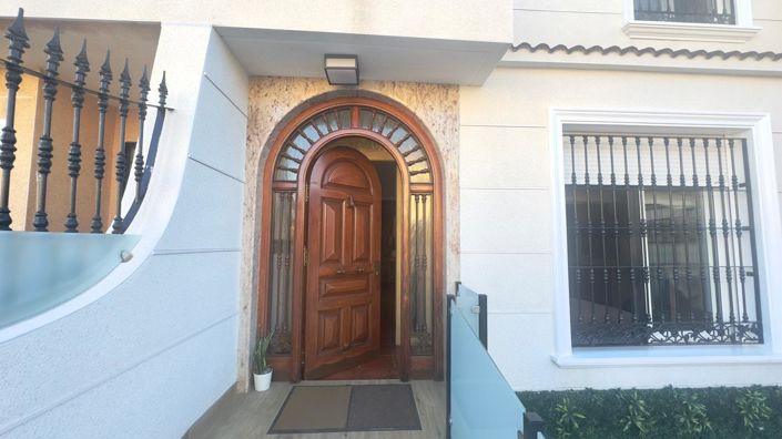 Image No.10-4 Bed Townhouse for sale