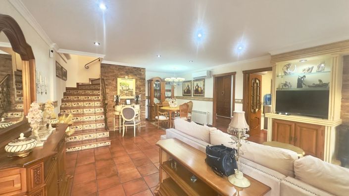 Image No.13-4 Bed Townhouse for sale