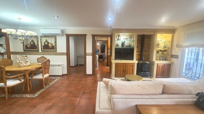 Image No.14-4 Bed Townhouse for sale