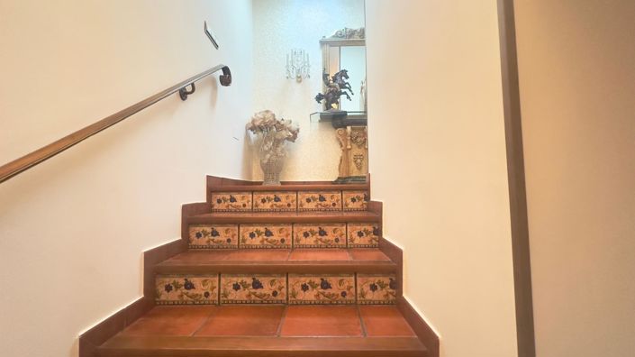 Image No.17-4 Bed Townhouse for sale