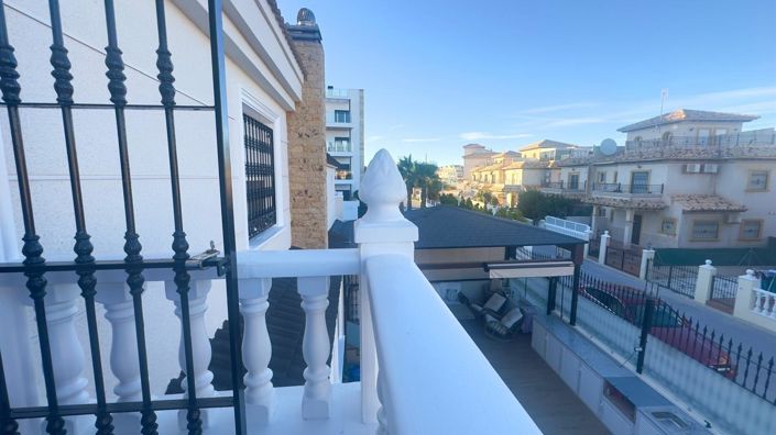 Image No.18-4 Bed Townhouse for sale