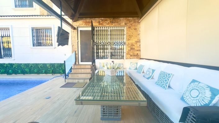 Image No.2-4 Bed Townhouse for sale