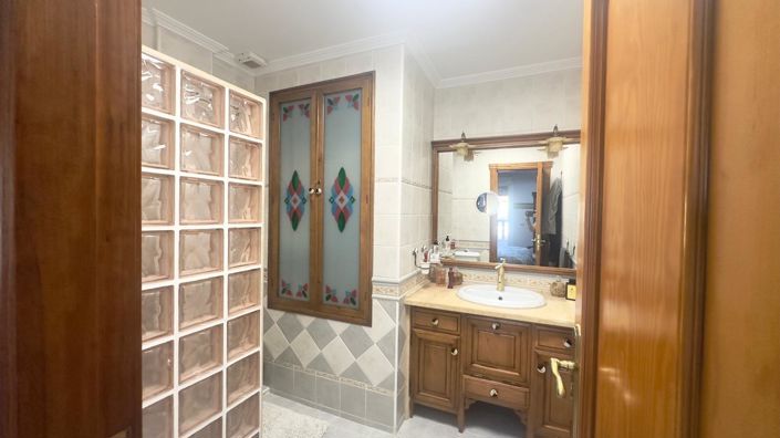 Image No.27-4 Bed Townhouse for sale