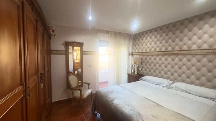 Image No.28-4 Bed Townhouse for sale