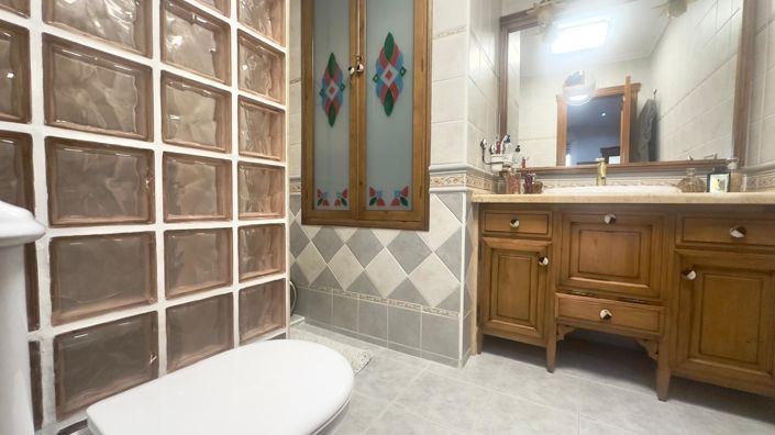 Image No.30-4 Bed Townhouse for sale