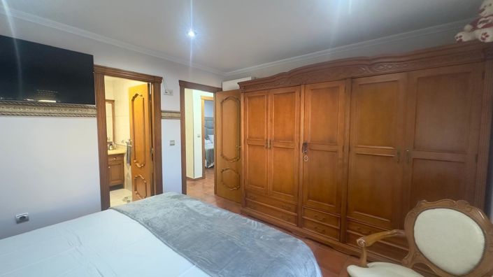 Image No.32-4 Bed Townhouse for sale