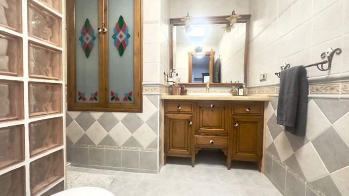 Image No.35-4 Bed Townhouse for sale