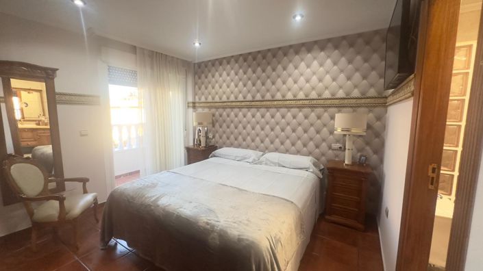 Image No.38-4 Bed Townhouse for sale