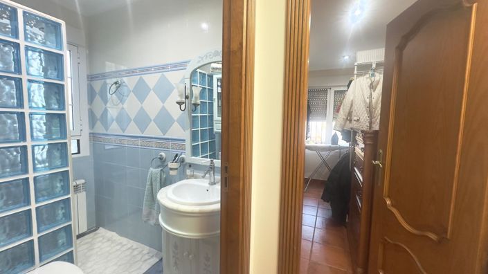 Image No.40-4 Bed Townhouse for sale